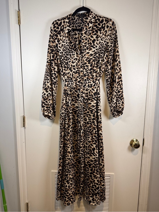 BCBGMaxAzria Dresses & Skirts - BCBGMaxAzria Leopard-Print Long Sleeve Maxi Shirt Dress Women’s Medium
